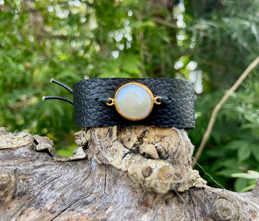 Fresh Water Pearl and Leather Bracelet